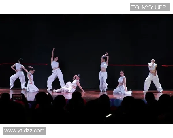 北京街舞队的团队协作与默契:舞动青春的力量与魅力 北京街舞队的团队协作与默契:舞动青春的力量与魅力