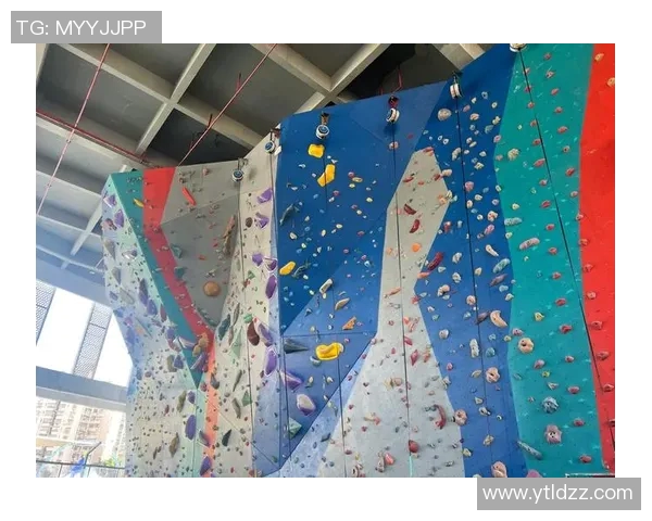 攀岩深度探秘:深圳攀岩队如何实现团队包夹与协作训练 攀岩深度探秘:深圳攀岩队如何实现团队包夹与协作训练