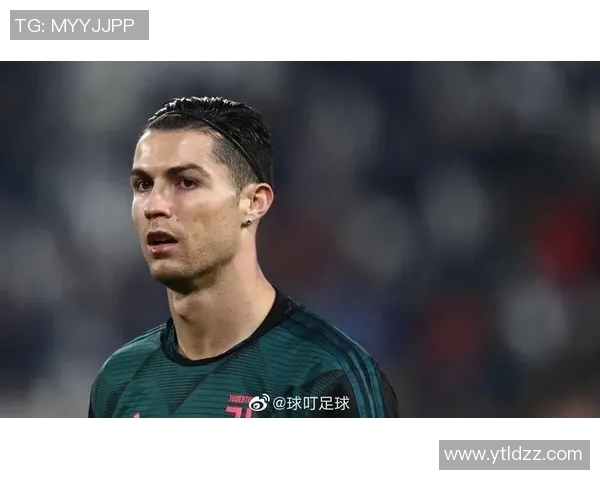 足球明星扎发带时尚风潮解析及精选图片展示