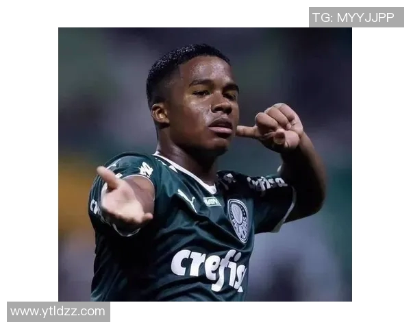 足球明星时尚穿搭引领潮流女孩们的时尚灵感与搭配技巧分享