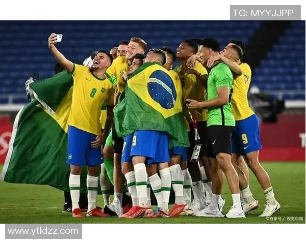 足球明星的魅力与成就全景解析及其对全球体育文化的影响